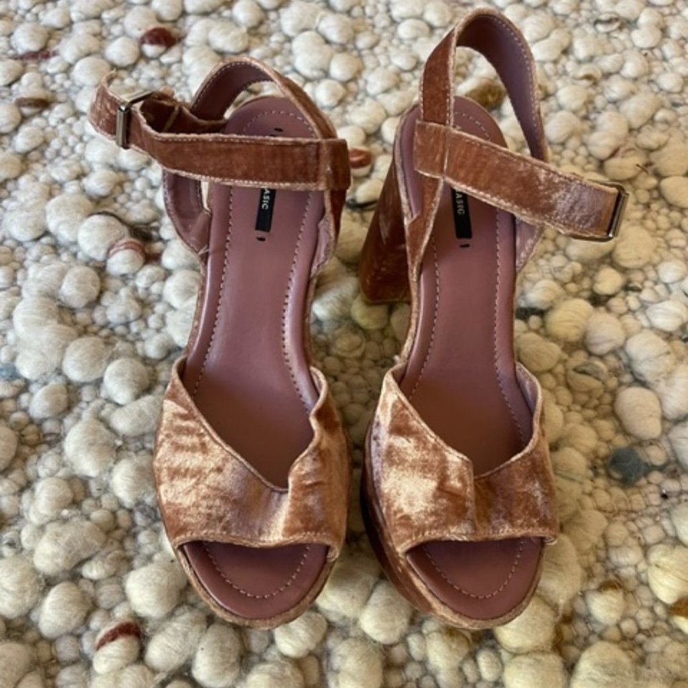 Zara | Pink Velour Platforms